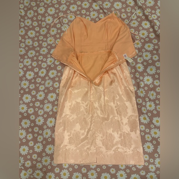 True Vintage Peach Floral Satin Dress - Picture 12 of 17